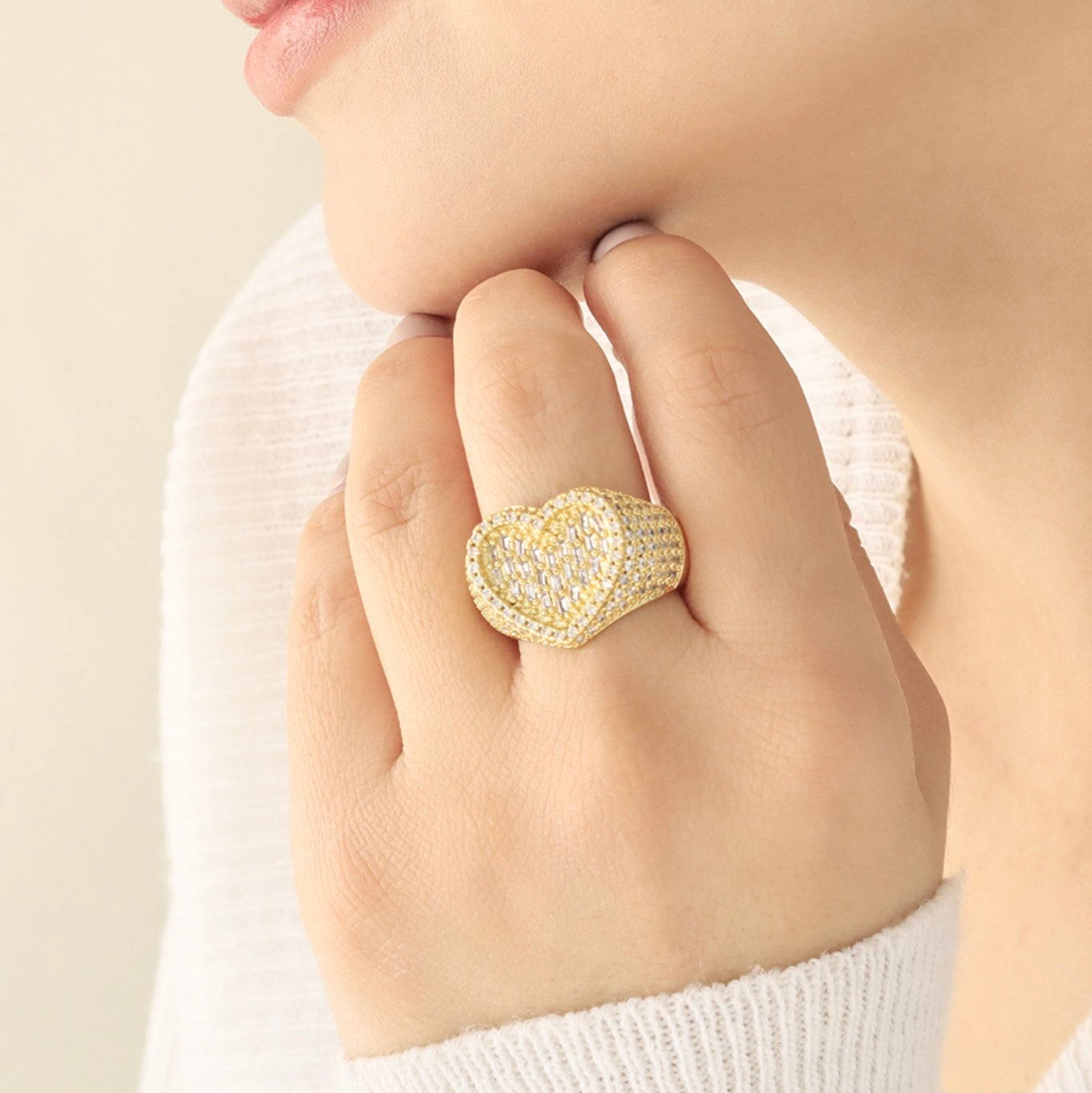 Anillo corazón piedras